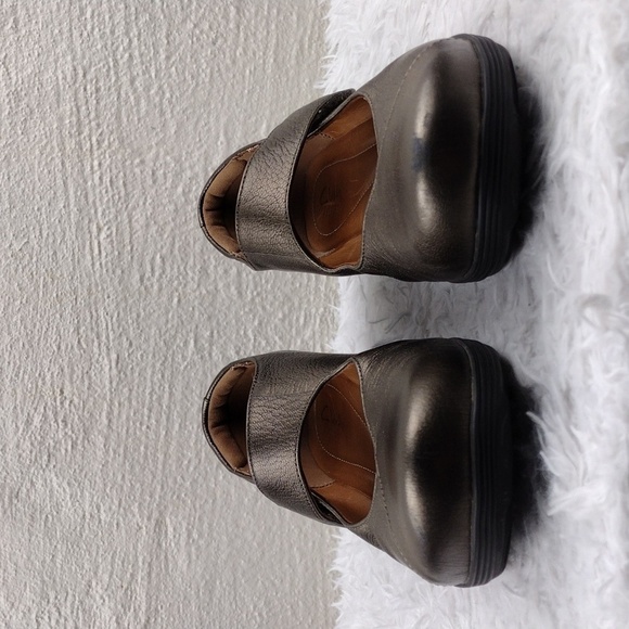 Clarks Artisan Bronze Leather Upper Round Toe Low Heel Maryjane Loafer Shoe - Picture 2 of 16